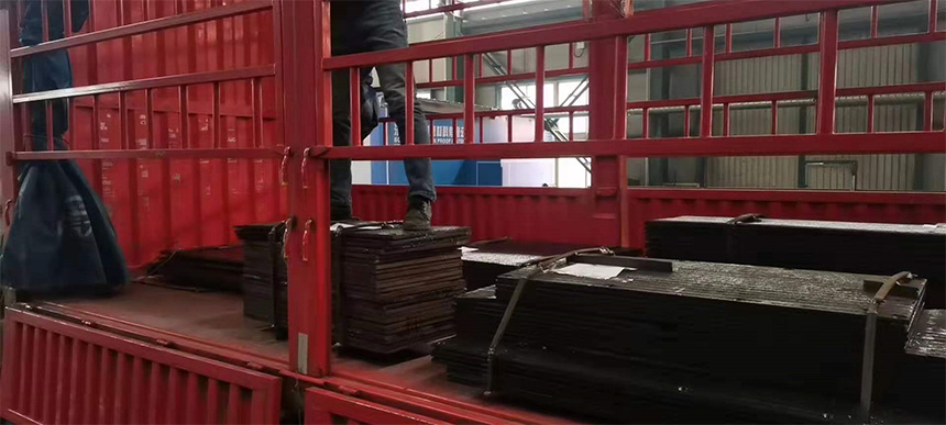 堆焊耐磨鋼板擁有著這些顯著的優勢